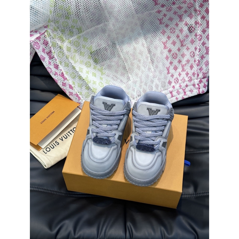 l**is V*t*n sneakers